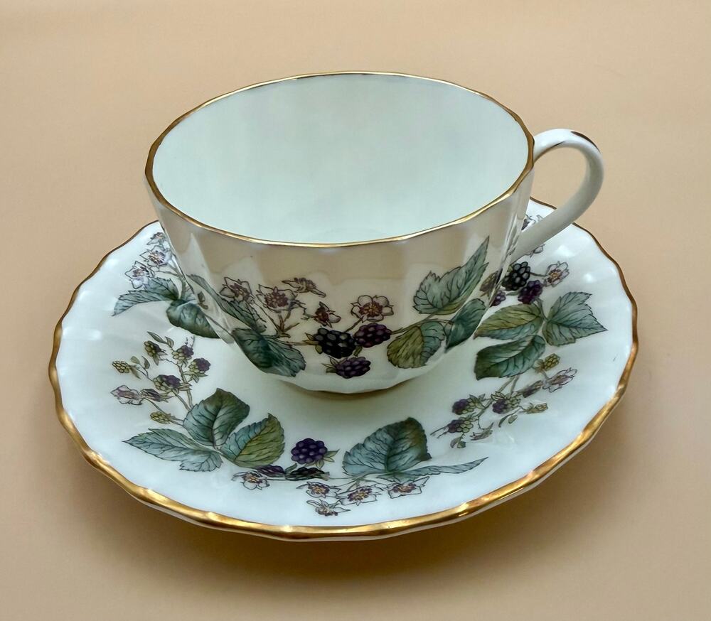 Royal Worcester Lavinia Tea Cup & Saucer Fine Bone China England Blackberry